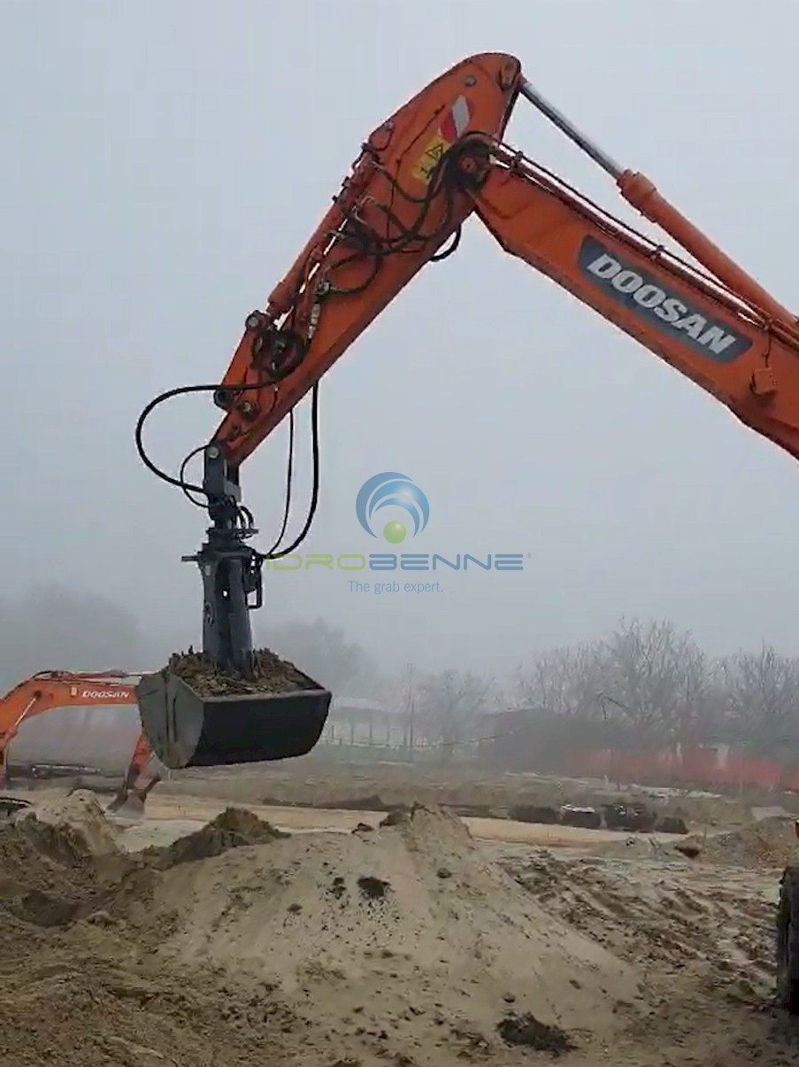 Heavy-duty clamshell bucket for loading and digging